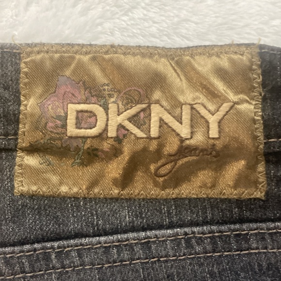 DKNY Greenwich women’s straight-leg jeans, size ten - Picture 13 of 14